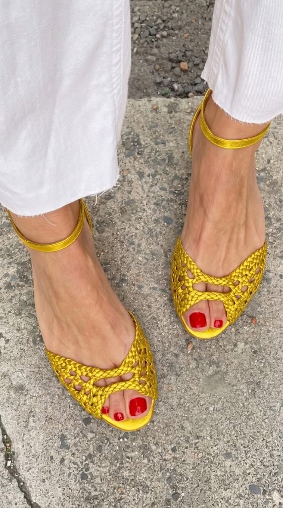Isadora | Guldfärgade flätade sandaler