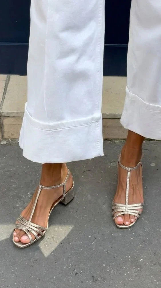 Allegra | Guldfärgade sandaler för vardaglig elegans