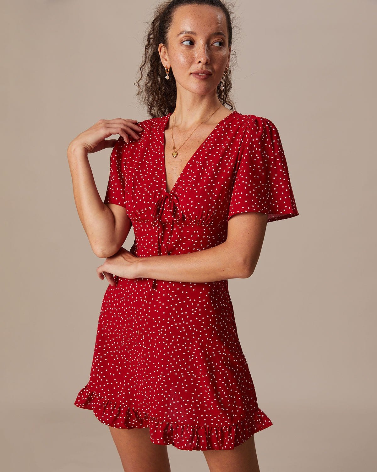 Den Röda V-Hals Polka Dot Flounce Mini Klänning