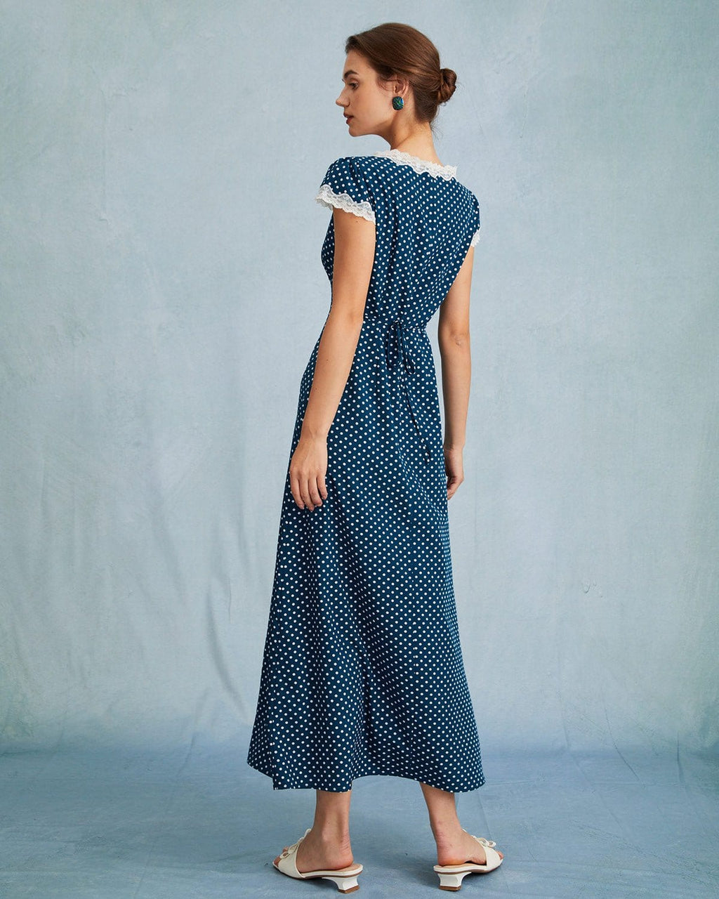 Navy V-ringad Polka Dot Spets Rynkad Maxi Klänning