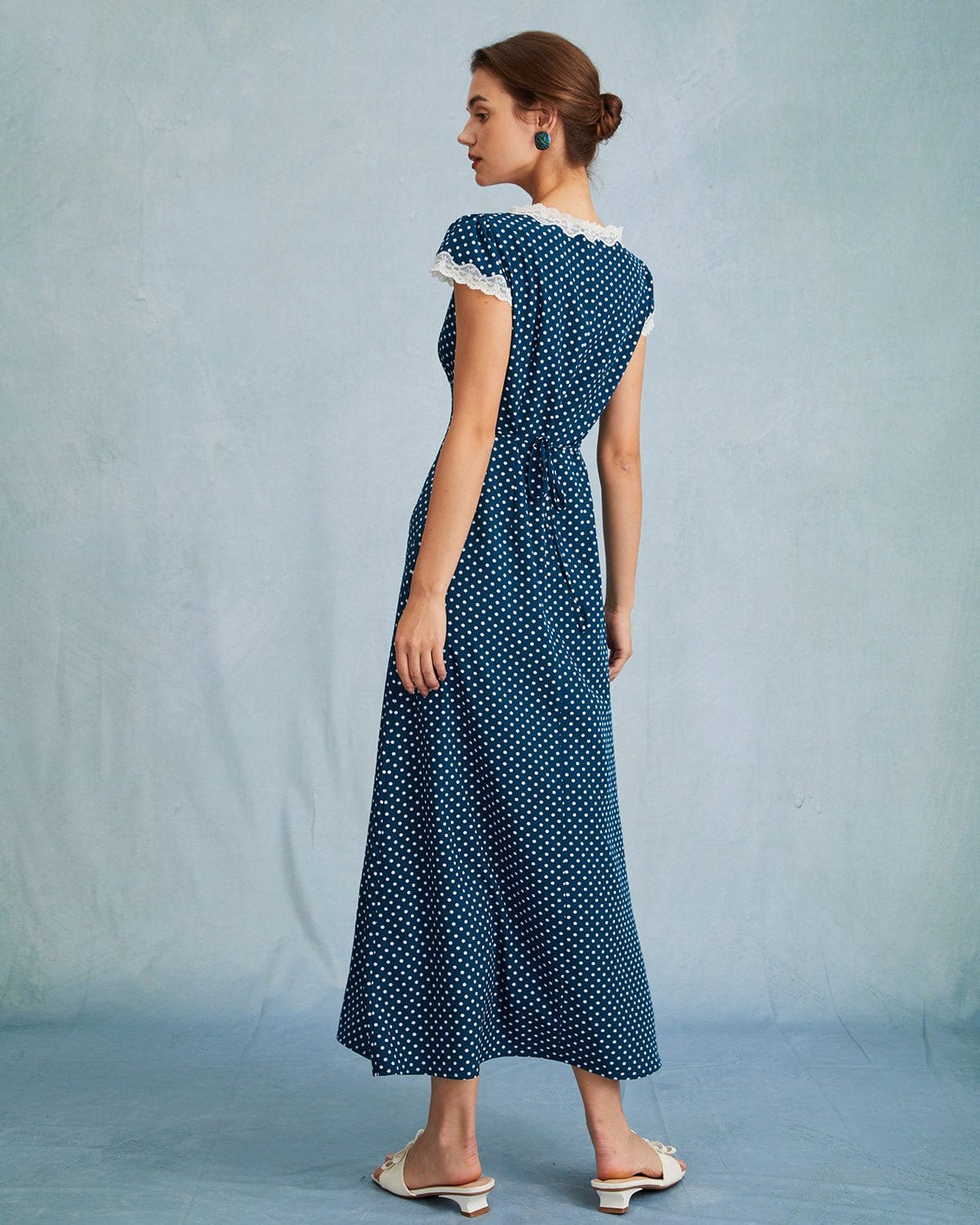 Navy V-ringad Polka Dot Spets Rynkad Maxi Klänning