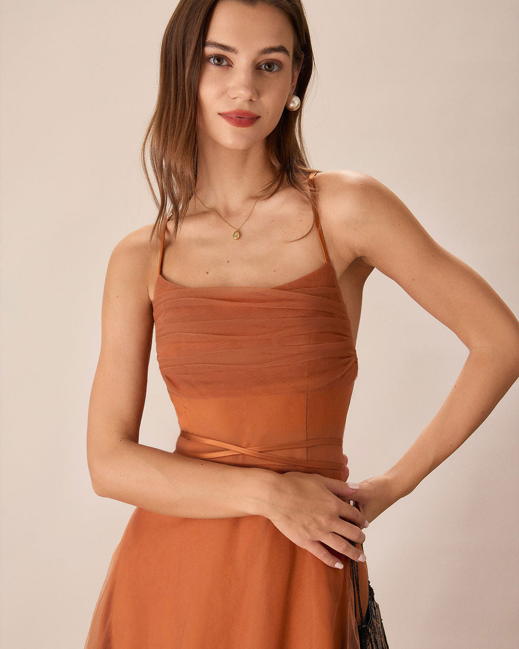 Karamell Mesh Flowy Slip Midi Klänning