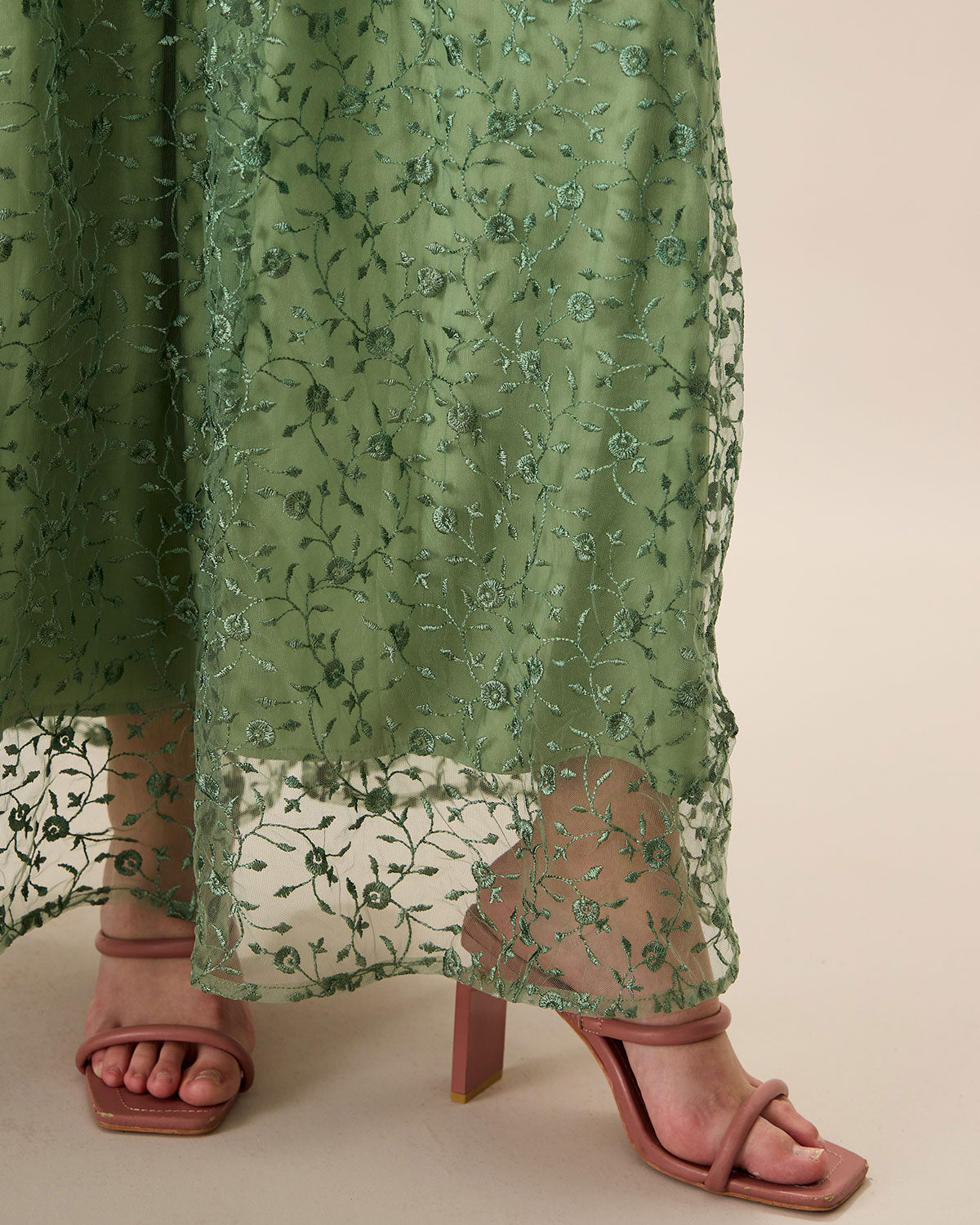 Kvinnors Grön Broderad Mesh Slip Maxi Klänning