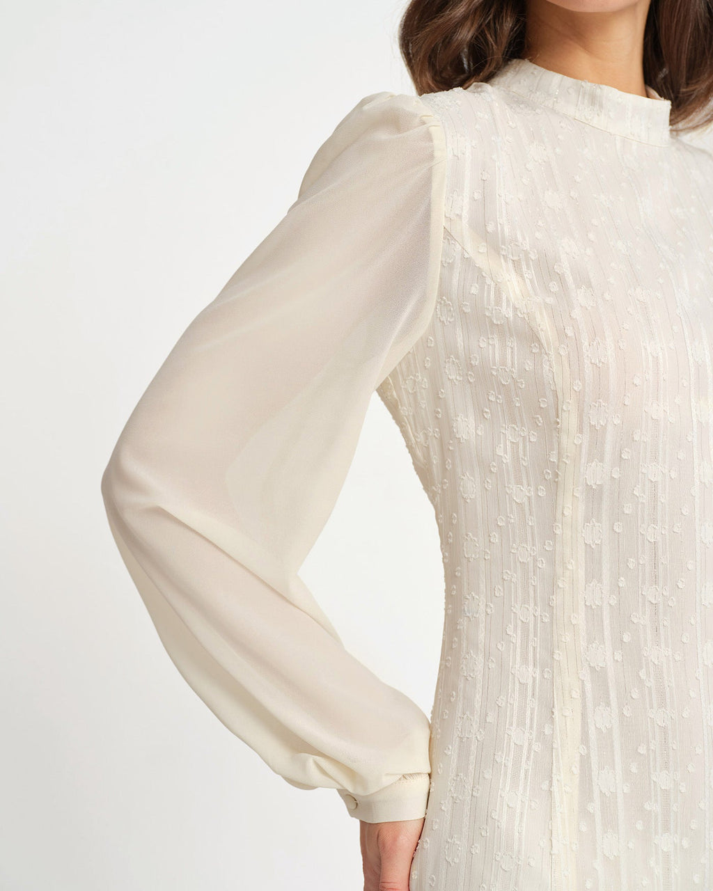 Beige Chiffon Mock Neck Mini Klänning